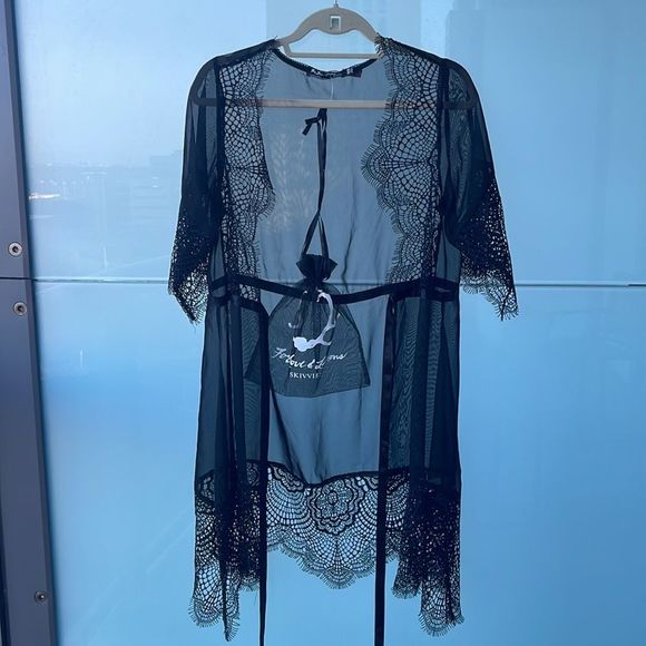 FOR LOVE & LEMONS LACE VANITY ROBE Black Lace - Picture 4 of 9